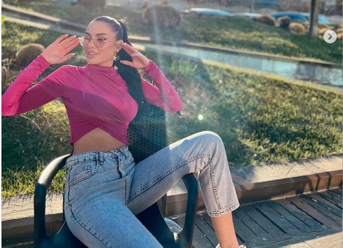 “Erdhi pranvera fmi”, Bora Zemani ndanë foto joshëse për fansat