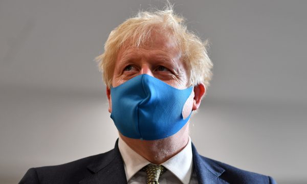 Johnson: Duke nisur nga e hëna, Britania do t’i rikthehet normalitetit të para-pandemisë
