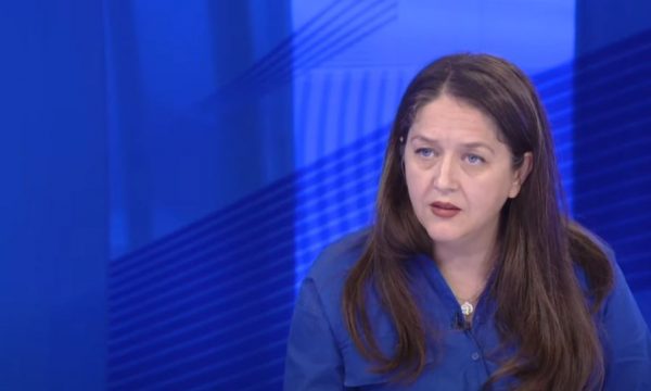 Demolli: Qytetarët e Kosovës kanë mendësi patriarkale, 30% mendojnë që në natyrën e burrit është me rrah gruan