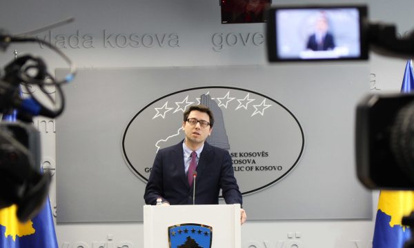 Ministri Murati thotë se shteti do t’i subvencionojë qytetarët që e kursejnë rrymën