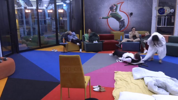 PAMJE: Donaldi thyen tavolinën në “Big Brother VIP”