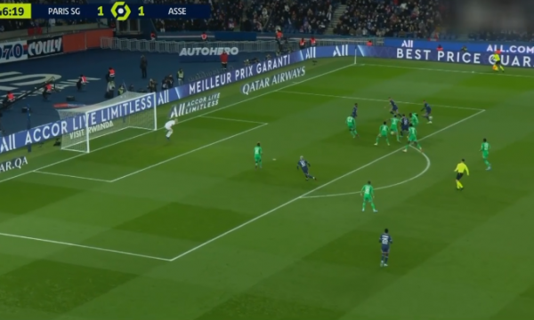 Messi “vallëzon” në mbrojtjen kundërshtare dhe asiston bukur për Mbappen