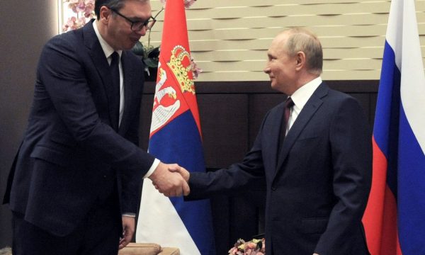 Vuçiq po konsultohet me liderët botërorë, nesër do të njoftojë për qëndrimin e Serbisë ndaj Rusisë