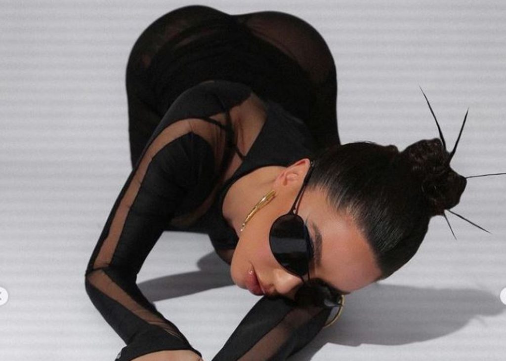 Dafina ekspozon të pasmet gjigante, vjen komenti epik nga Dj Geek