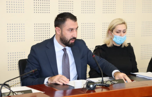 Ministri Krasniqi raporton në Komisionin për Mbikëqyrje të Financave Publike