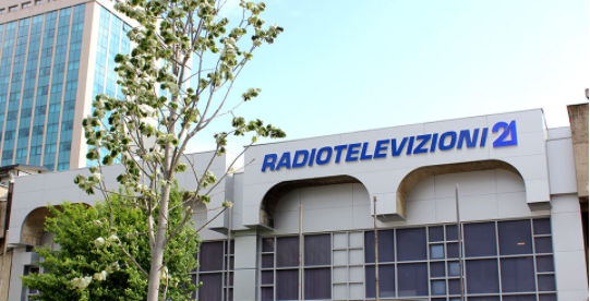 AKP-ja urdhëron televizionin RTV 21 të lirojë hapësirat, niset një betejë ligjore