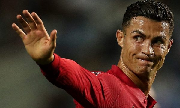 Një “sticker” i rrallë i Ronaldos shitet për 59 mijë funta
