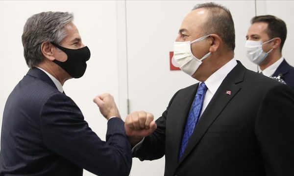 Blinken flet me diplomatin turk për luftën në Ukrainë: SHBA dhe Turqia vazhdojnë koordinimin kundër sulmeve ruse