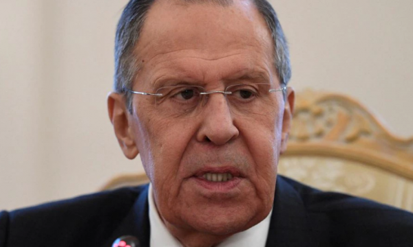 Lavrov do u ndalojë shqiptarëve hyrjen në territorin e Rusisë