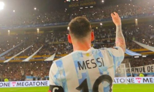 Tifozët argjentinas çmenden pas Messit, krejt stadiumi e thirr emrin e tij