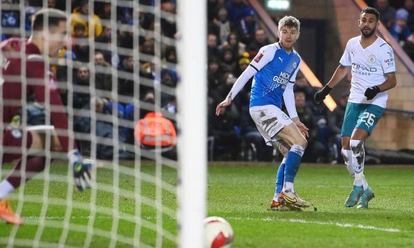 Manchester City kalon në çerekfinale të Kupës FA