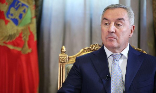 Gjukanoviq: Vuçiqi si Millosheviqi, po e shkatërron stabilitetin e rajonit