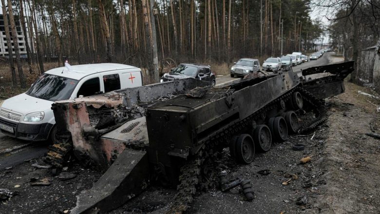 Mijëra ushtarë, 77 aeroplanë, 90 helikopterë,…: Të dhënat e fundit që tregojnë humbjet dhe dëmet e shkaktuara ushtrisë ruse nga Ukraina