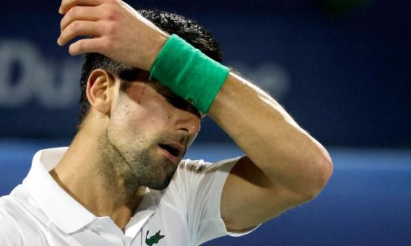 Djokovic mbetet i vetmuar, e braktisin trajneri historik dhe sponsori kryesor