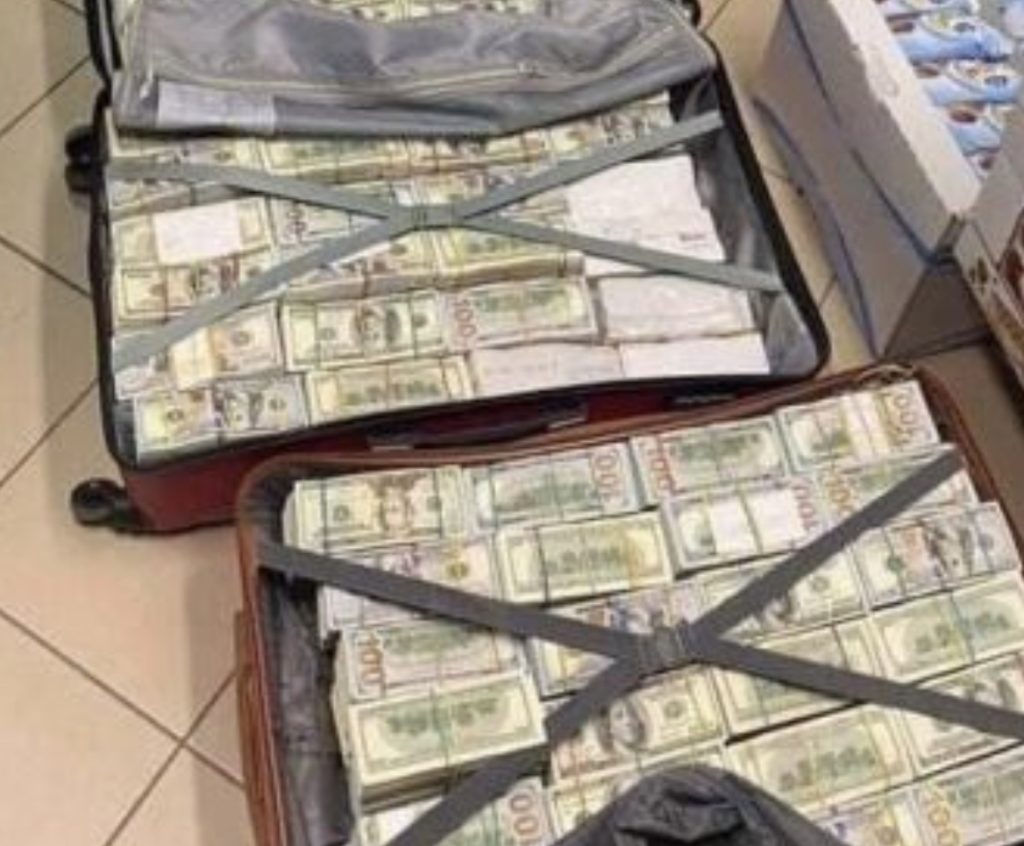 Gruaja e ish-deputetit ukrainas tentoi të ikë me afro 30 milionë euro në valixhe, kapet në Hungari