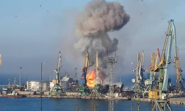 Marina ukrainase shkatërron anijen më të madhe luftarake të Rusisë në portin Bardyansk