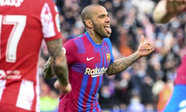 Alves drejt rinovimit të kontratës me Barcelonën