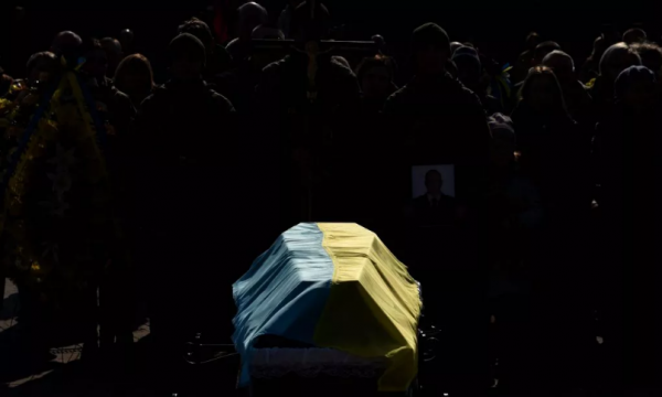Një muaj nga agresioni rus në Ukrainë përmes fotografive