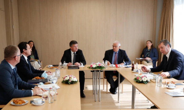 Dialogu Kosovë-Serbi nën hijen e luftës në Ukrainë