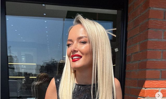 Adriana Matoshi shfaqet e lumtur dhe e buzëqeshur pas ndarjes me Keith