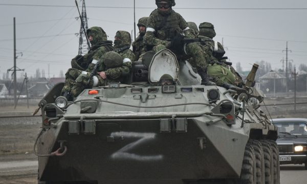 Ministri i Jashtëm i Ukrainës: Për sa kohë Putini refuzon t’i japë fund luftës së tij barbare, presioni do t’i shtohet
