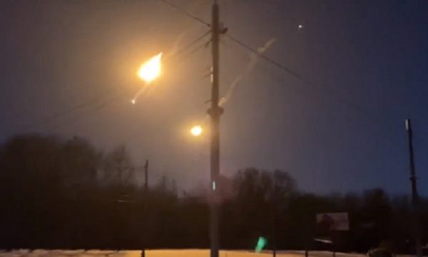 Momenti kur forcat ukrainase shkatërrojnë në ajër avionin rus