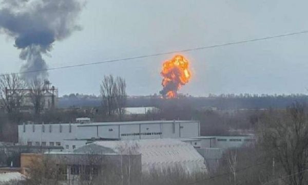 Tetë raketa ruse godasin qytetin ukrainas dhe shkatërrojnë aeroportin – pamje