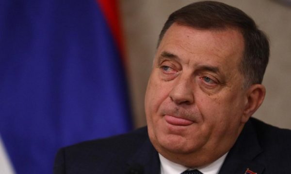 Dodik bëhet qesharak, lyp takim urgjent me Macronin