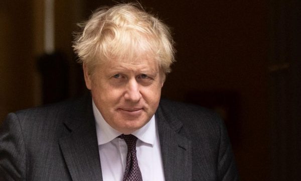 Johnson uron Macronin për fitoren