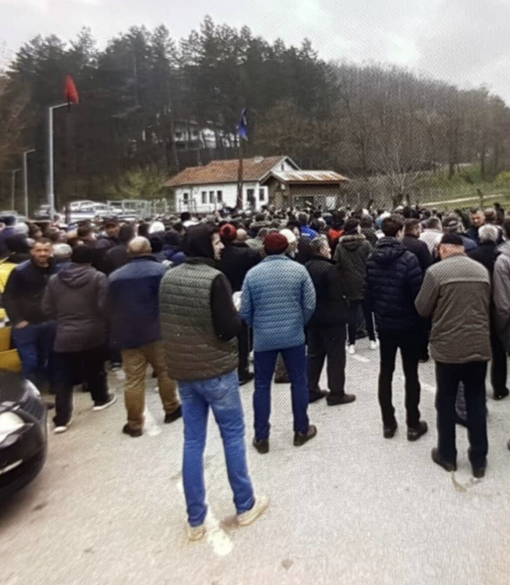 Radhë të gjata për leje të prerjes së drunjve në Blinajë (VIDEO)