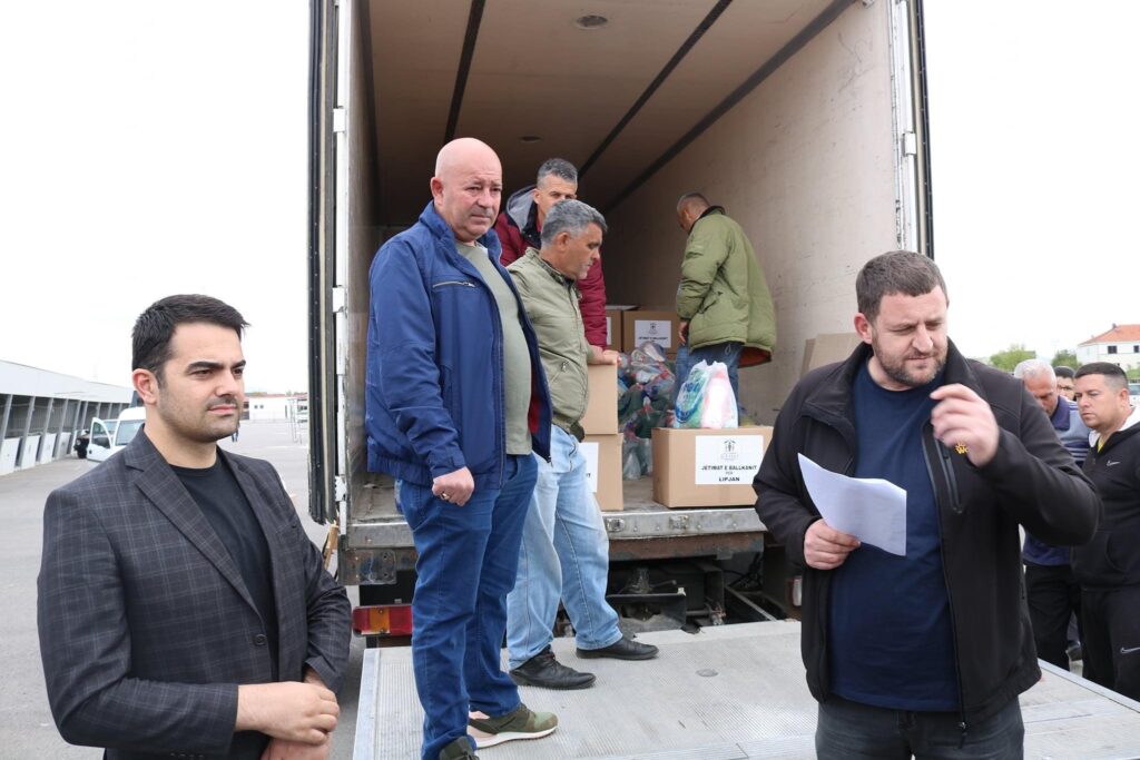 Lipjan, shpërndahen edhe 200 pako ushqimore donacion nga Shoqata Jetimat e Ballkanit