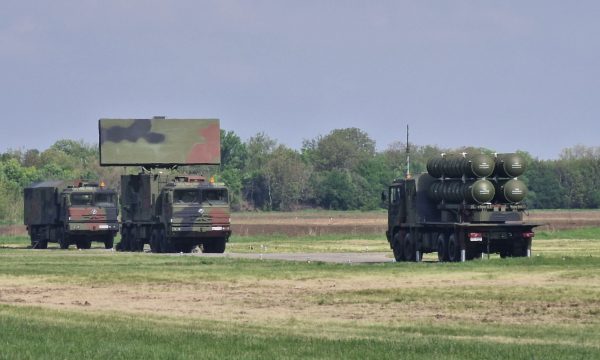 Serbia ekspozon armët kineze, reagojnë nga kabineti i Presidentes Osmani: Po rrezikohet paqja