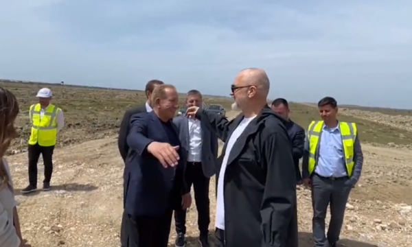 “He bac ku je”, Rama e takon Pacollin në Vlorë, e pyet a mund ta ndërtojë aeroportin para afatit