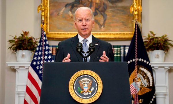 Biden zbulon fotografinë me pamjen më të thellë të universit (FOTO)