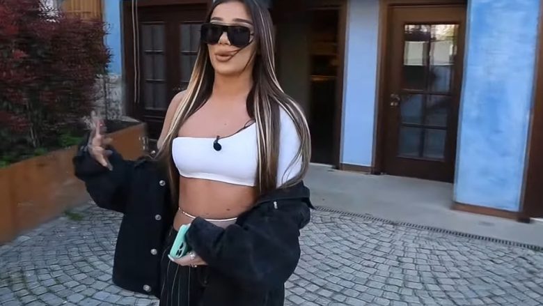 Tayna refuzon t’i përgjigjet pyetjes për jetën e saj seksuale për shkak të Ramazanit
