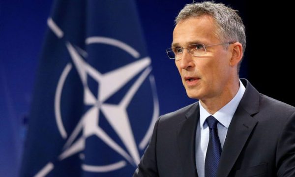 “Ditë historike”, Finlanda dhe Suedia dorëzojnë aplikimet për anëtarësim në NATO