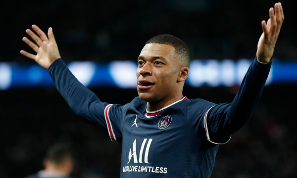 Le Parisien: Mbappe mirret vesh me PSG-në në kontratë dy vjeçare