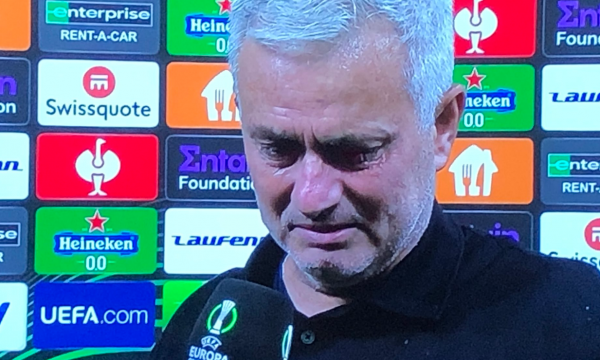 Mourinho shpërthen në lot pas fitores në finale, portugezi zbulon të ardhmen e tij
