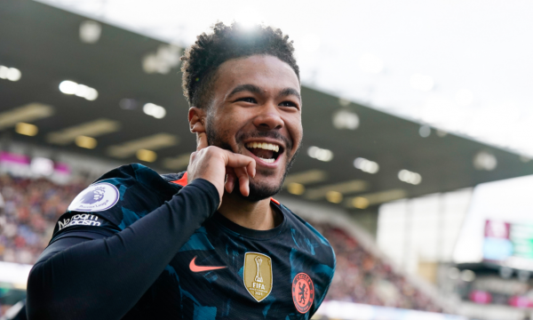 Chelsea planifikon rinovimin e kontratës me Jamesin