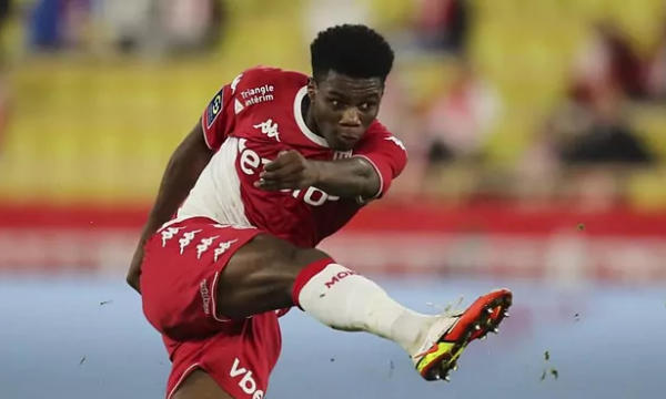 Real Madridi rinis bisedimet me Tchouamenin