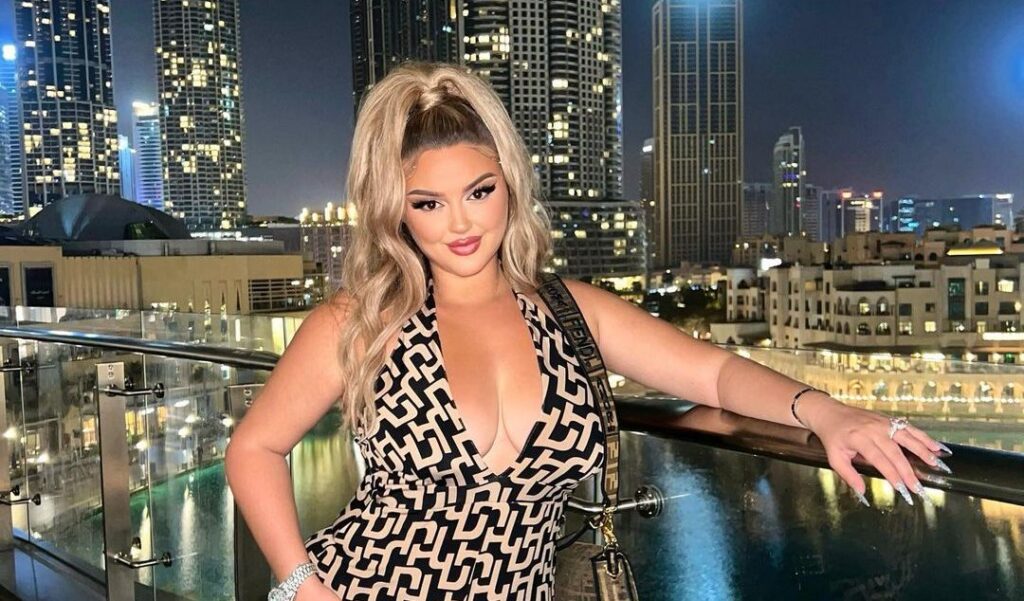 “Unë shijoj jetën, ju kënaqeni duke më parë mua”, Enca provokon nga Dubai e veshur në bikini