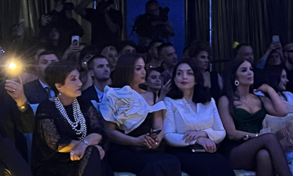 Presidentja Osmani: Flokët i fenirata pas 12 vjetësh, më bindi Valdrini