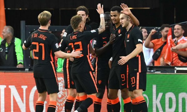 Holanda mposht Uellsin dhe vazhdon kryesimin në grup, Belgjika fiton në udhëtim te Polonia
