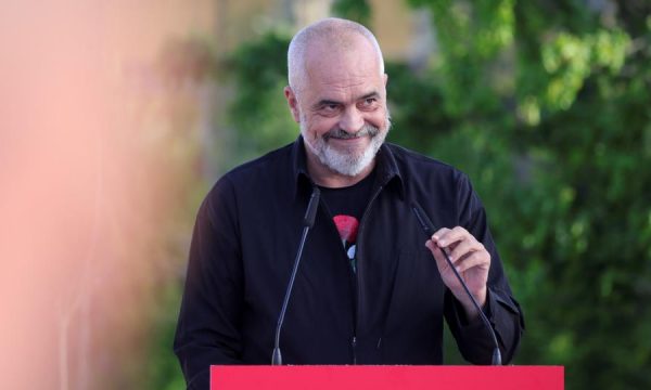 “S’ka si Tirona jo”, Edi Rama reagon i ekzaltuar që Sunny Hill mbahet në Tiranë