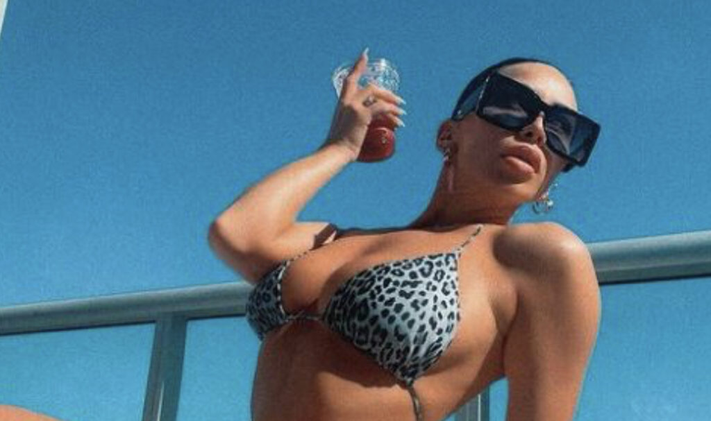 Flaka Krelani shfaqet provokuese me bikini nga Miami