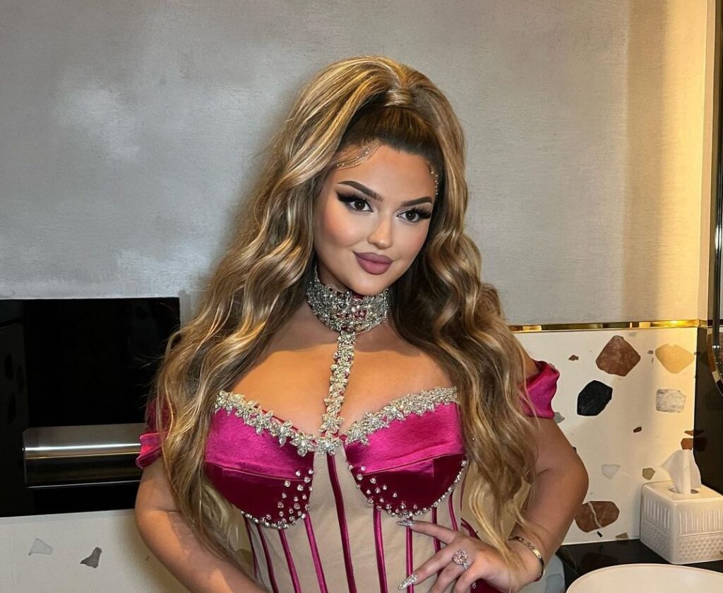 Muzikë, lojëra e dëfrim/ Brenda festës së ditëlindjes së Encës