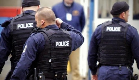 Policia e Kosovës ka sekuestruar aparate për lojëra fati, substanca narkotike dhe një armë AK47 gjatë një aksioni në Prishtinë