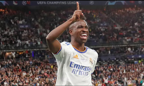 Vinicius shpjegon pse dëshiron të rinovojë me Real Madridin