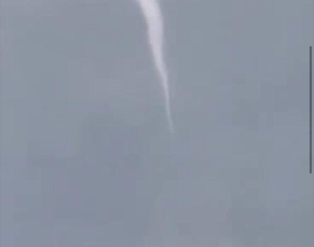 Erë e fortë në formë tornadoje në Lipjan (VIDEO)