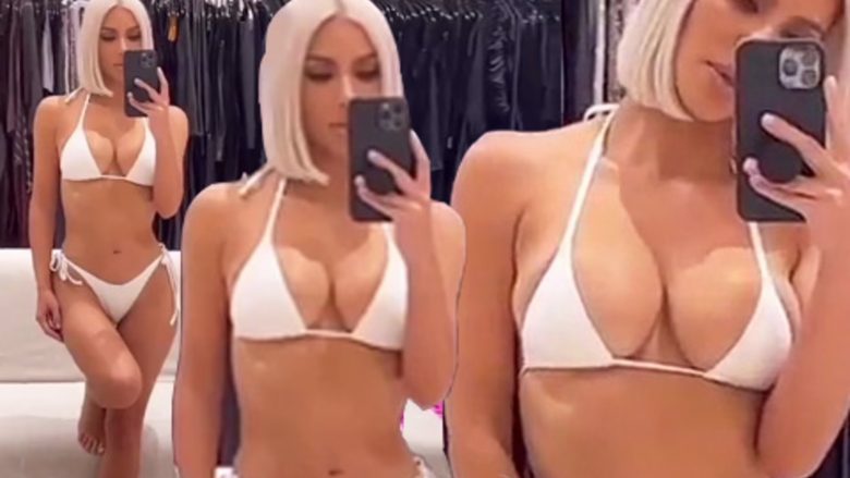 Kim Kardashian tregon linjat tërheqëse të trupit para pasqyrës teksa promovon linjën e re të bikineve nga marka e saj “Skims”